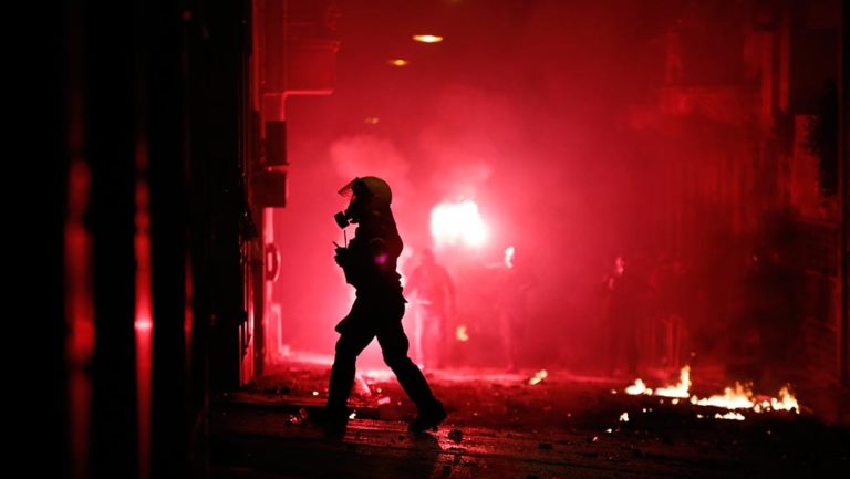 Επεισόδια στα Εξάρχεια μετά την πορεία για τον Αλ. Γρηγορόπουλο (video-photos)