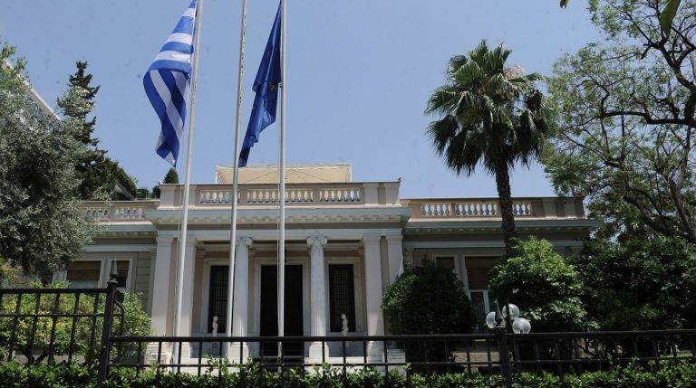 Μαξίμου: Απειλεί με απολύσεις σε δημόσιο και δήμους ο Κ. Μητσοτάκης