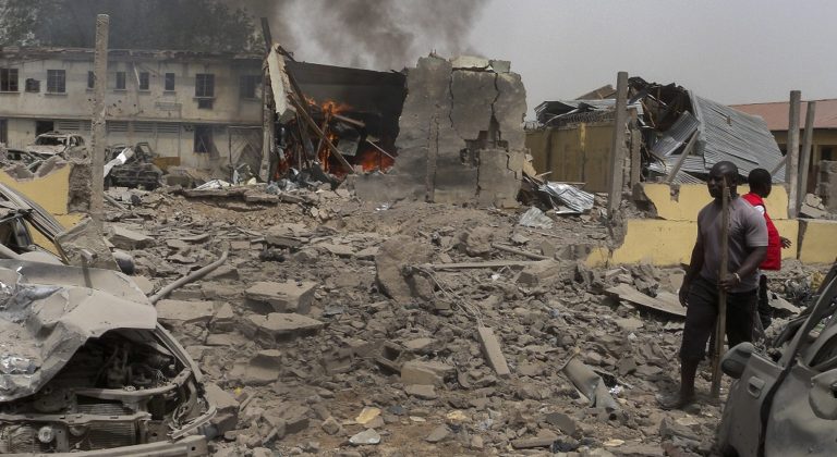 Τουλάχιστον 10 νεκροί και 30 τραυματίες από επίθεση βομβιστών στη Νιγηρία