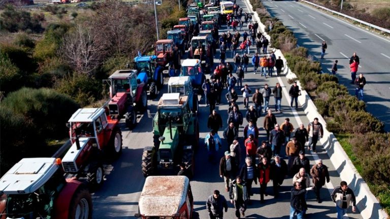 Στον κόμβο της Νίκαιας οι Καρδιτσιώτες αγρότες