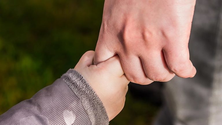 Κατάθεση τροπολογίας για επιτάχυνση των υποθέσεων υιοθεσίας