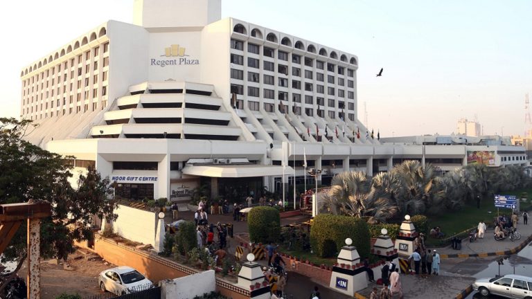 Τουλάχιστον 11 νεκροί από φωτιά σε ξενοδοχείο στο Πακιστάν