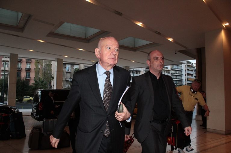 Επαφές για εξωδικαστικό συμβιβασμό, υπερταμείο με τους θεσμούς