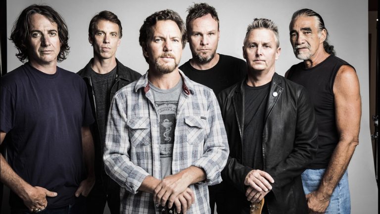 Pearl Jam, Journey, Tupac Shakur, ELO, Yes και Τζόαν Μπαέζ στο Rock & Roll Hall of Fame