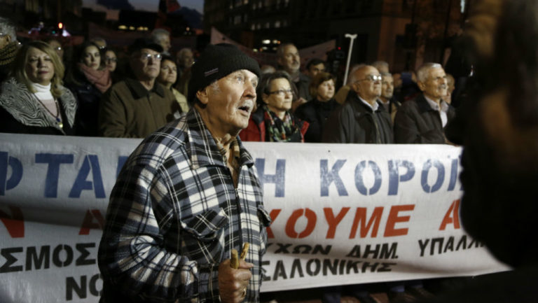Στο Μέγαρο Μαξίμου κατέληξε η πορεία των συνταξιούχων (video)