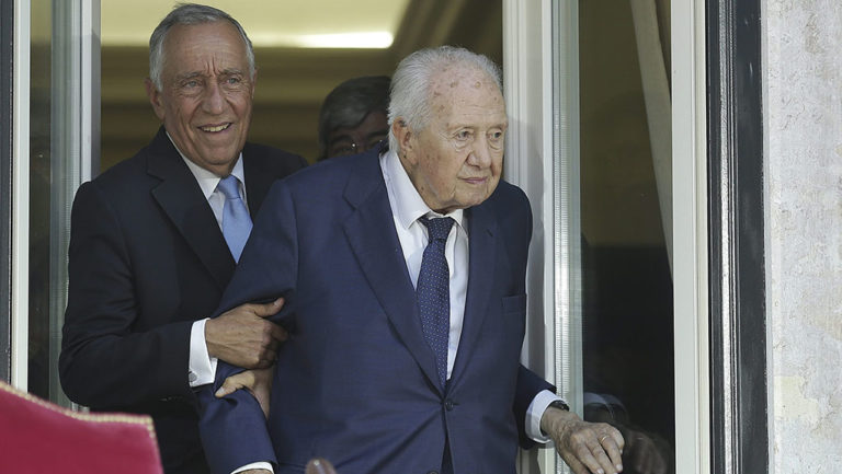 Σε κρίσιμη κατάσταση νοσηλεύεται ο πρώην πρόεδρος Μάριο Σοάρες