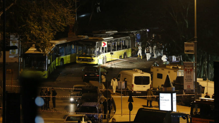 Τρόμος στην Κων/πολη – 38 νεκροί και 136 τραυματίες από τις εκρήξεις
