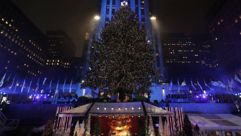 Άναψε το Χριστουγεννιάτικο δέντρο στο Rockefeller Center