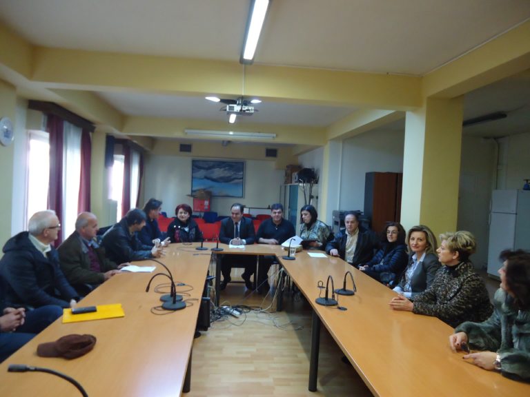 Τρόφιμα για 183 άπορες οικογένειες μαθητών παρέλαβαν  Διευθυντές 28 Δημ. Σχολείων