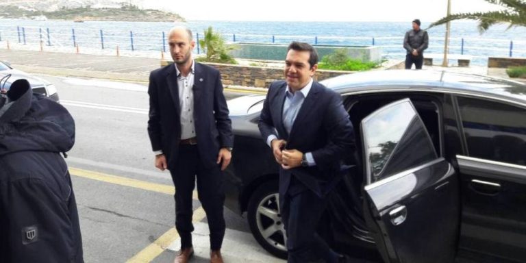 Αλ. Τσίπρας: «Δίνουμε αγώνα να κρατήσουμε την κοινωνία όρθια»