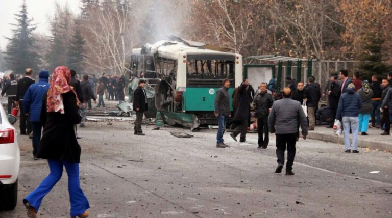Βομβιστική επίθεση κατά λεωφορείου στην Καισάρεια – Νεκροί 13 στρατιώτες (video)