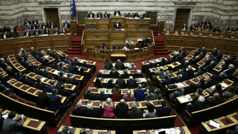 Αντιδράσεις κομμάτων για το πακέτο Τσίπρα-Υψηλοί τόνοι στη Βουλή