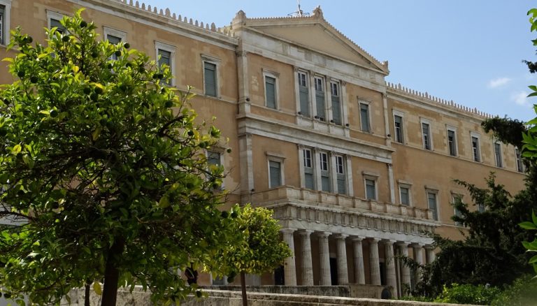 Αφορολόγητο και ακατάσχετο το εφάπαξ επίδομα στους χαμηλοσυνταξιούχους