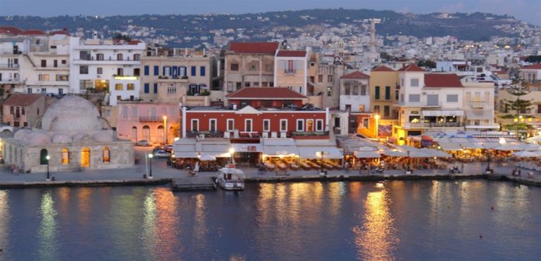 «Ξηλώνονται» οι αυθαιρεσίες στο Ενετικό Λιμάνι Χανίων
