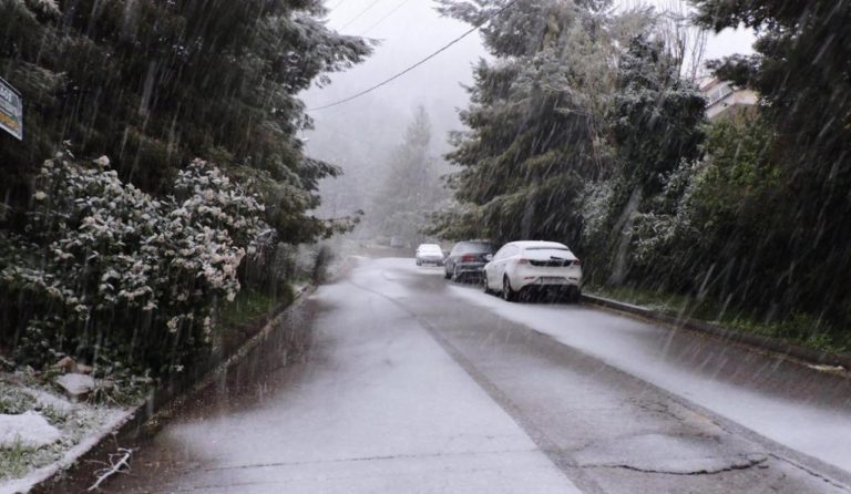 Χιόνια στα ορεινά της Καρδίτσας και τσουχτερό κρύο