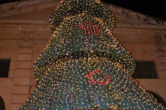 Χανιά: Αναβολή της φωτοδότησης του Χριστουγεννιάτικου Δέντρου στην Πλατεία Δημοτικής Αγοράς