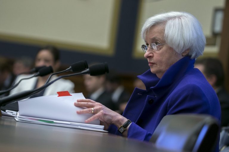 Εν αναμονή της  αύξησης των αμερικανικών επιτοκίων απο την Fed