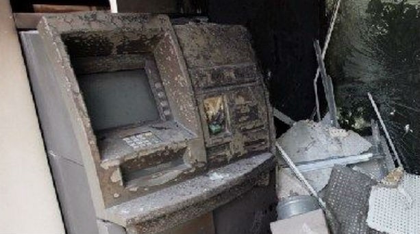 Άγνωστοι πυρπόλησαν ΑΤΜ