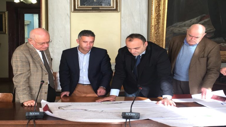 Συνάντηση του δημάρχου Σύρου με τον υπουργό Οικονομίας