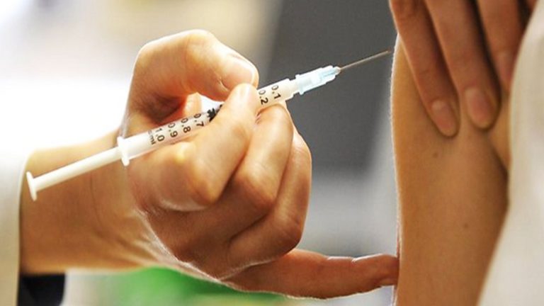 Εμβολιασμοί στο Χαϊδάρι – Καρδιαγγειακοί έλεγχοι στην Ελευσίνα