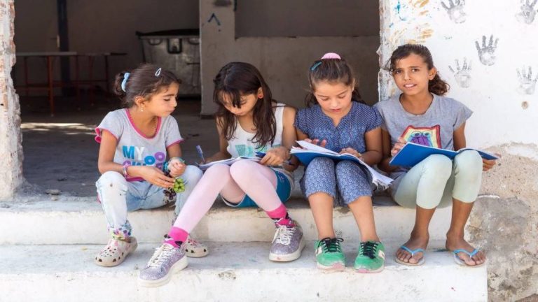 ΕΚ: 500 εκατ. € για την εκπαίδευση σε παιδιά πρόσφυγες στην Τουρκία