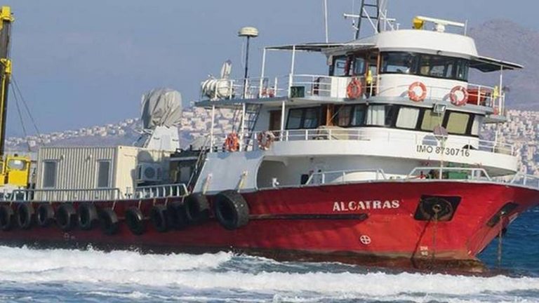 Λόγω καιρού, αδύνατη η αποκόλληση του τουρκικού πλοίου