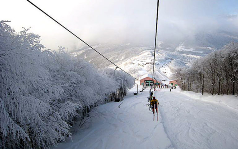 Βόλος: Ανοιχτοί οι δρόμοι στα ορεινά παρά τη νέα χιονόπτωση -Αύριο ανοίγει το Χιονοδρομικό