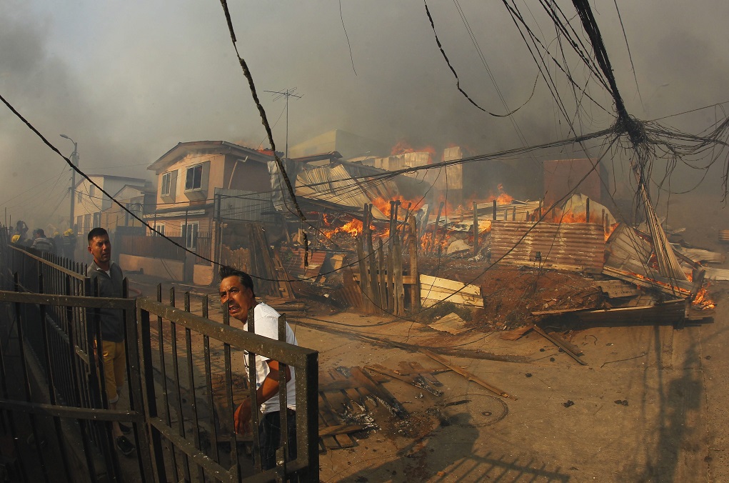 Χιλή: Στάχτη εκατοντάδες σπίτια από την ανεξέλεγκτη φωτιά