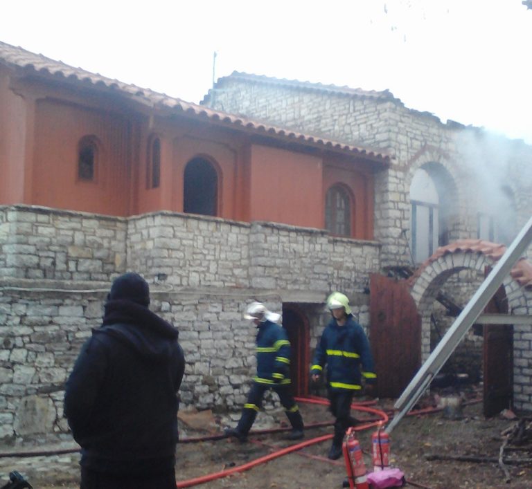 Ιστορία 1000 χρόνων έγινε στάχτη στη Μονή Βαρνάκοβα (video)