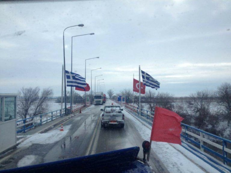 Νταλίκα “δίπλωσε” στο τελωνείο των Κήπων