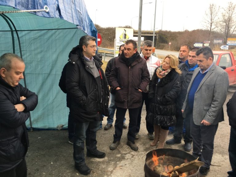 Ο Απ. Τζιτζικώστας συναντήθηκε με τους αγρότες στην Κουλούρα Ημαθίας