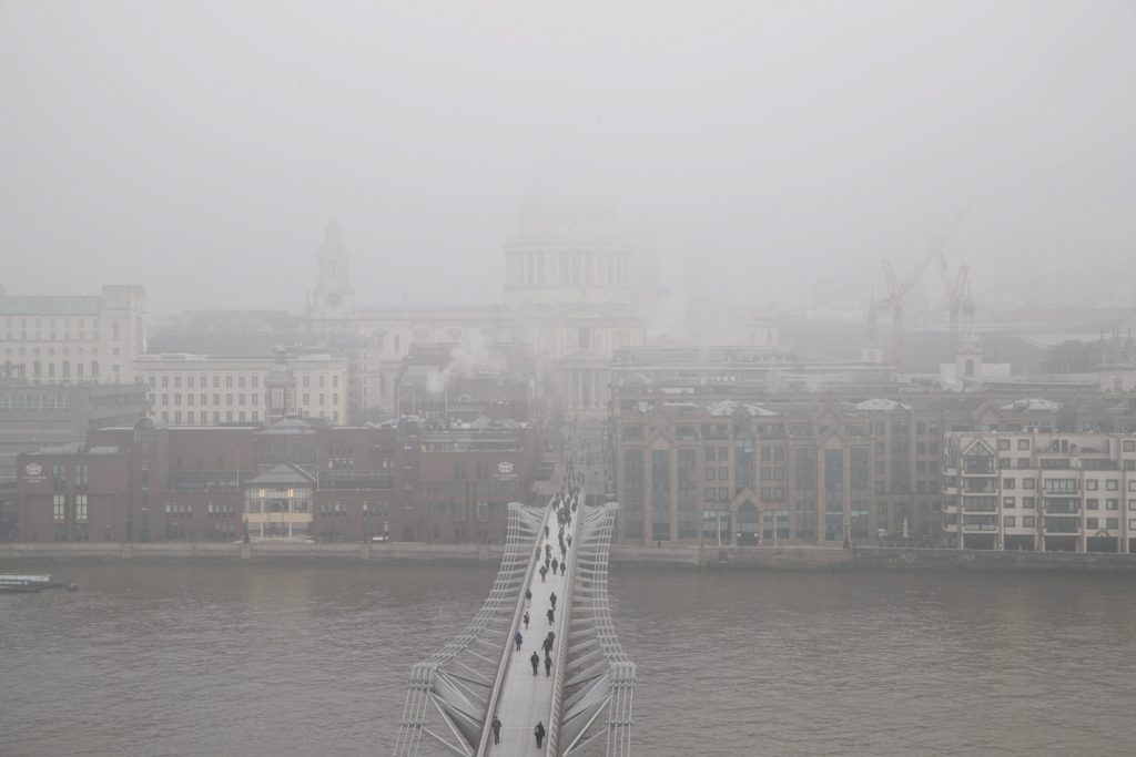 epa05743901 People make their way through dense fog over the Millennium Bridge in London, Britain, 23 January 2017. Freezing foggy weather threatens to disrupt traffic and travel plans as thick fog saw 100 flights cancelled at Heathrow. EPA/HAYOUNG JEON