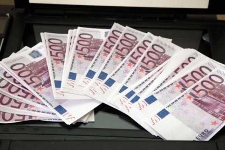 Βόλος: Διακινούσε πλαστά χαρτονομίσματα