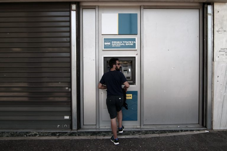 Θα μετράνε οι δαπάνες για ΔΕΚΟ στο αφορολόγητο με πλαστικό χρήμα