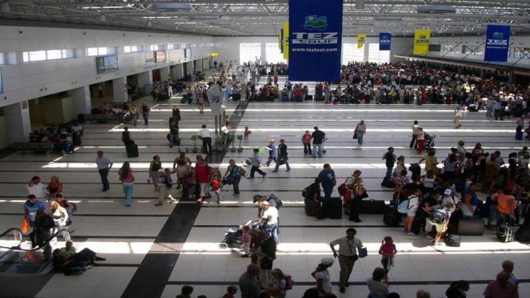 Σύρος έσπειρε τον πανικό στο αεροδρόμιο της Αττάλειας