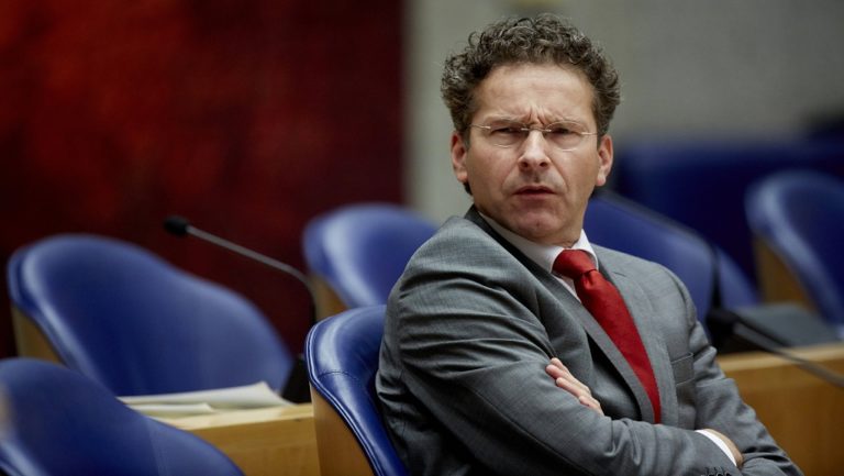 “Τρίζει” η καρέκλα του Ντάισελμπλουμ στο Eurogroup λέει η FAZ