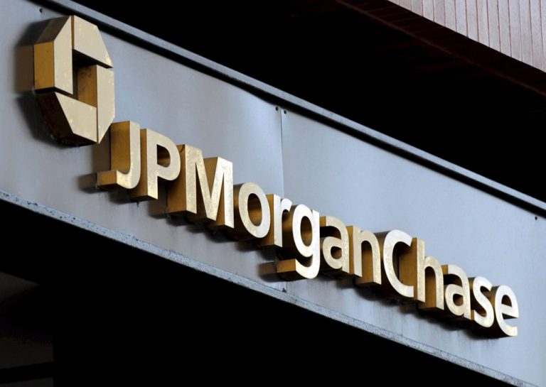 JP Morgan: Κλειδί η 2η αξιολόγηση για την ελληνική οικονομία, τράπεζες