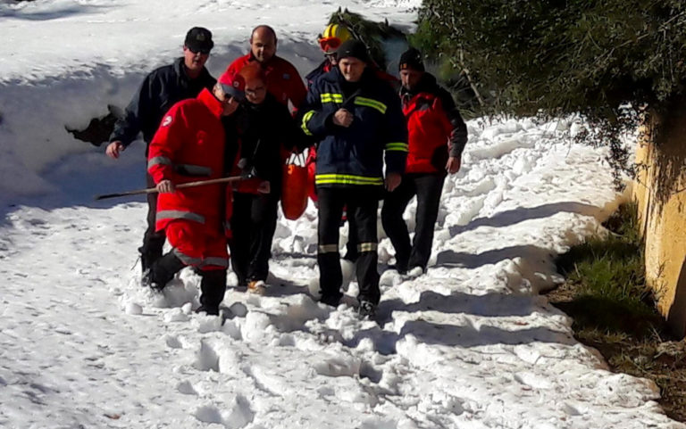 Ανθρώπινες ιστορίες διάσωσης στον χιονιά της Κύμης