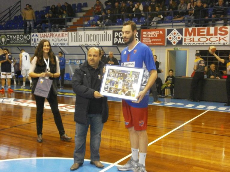 Ο Αρκαδικός βράβευσε Πέτρο Νοέα και Σάκη Καρύδα