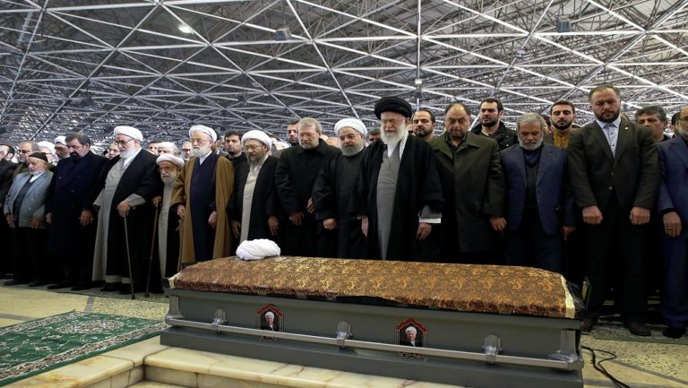 Χιλιάδες Ιρανοί στην κηδεία του πρώην προέδρου Ραφσαντζανί