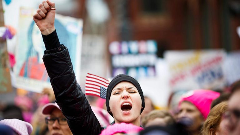 Εμφάνιση-έκπληξη της Μαντόνα στην “πορεία των γυναικών” στην Ουάσιγκτον (video)