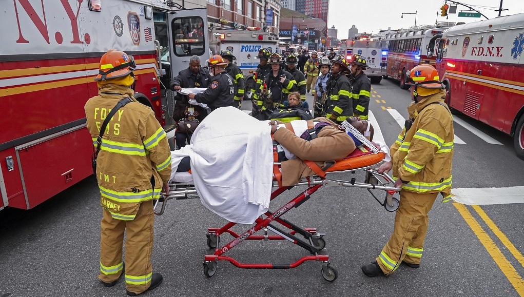 Νέα Υόρκη: Δεκάδες τραυματίες από εκτροχιασμό τρένου