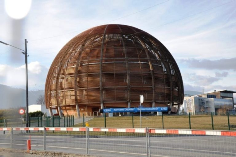 Ουκρανία: Το CERN σταματά τη συνεργασία με τη Ρωσία
