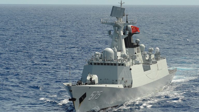 Η Κίνα παρουσιάζει τα νέα πολεμικά της σκάφη