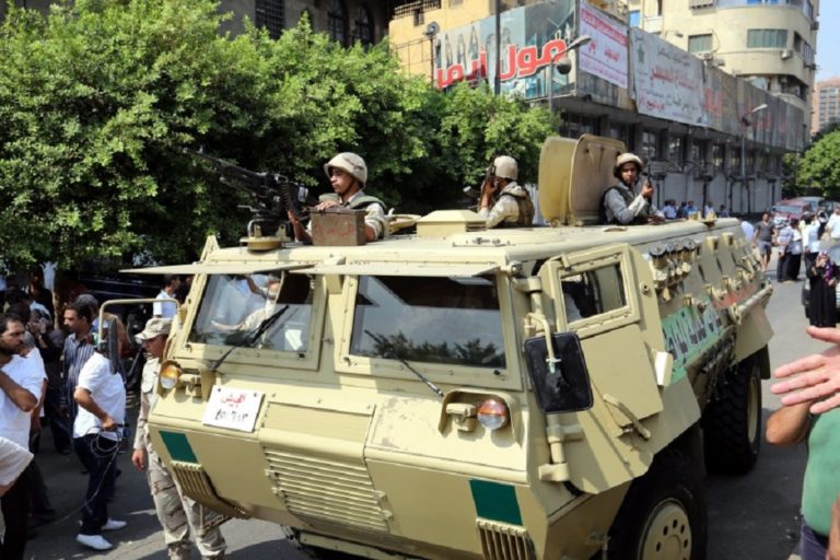 Αίγυπτος: «Τρομοκρατική» επίθεση εναντίον υπηρεσιών ασφαλείας – Νεκροί 10 εισβολείς