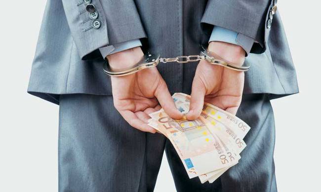 Την εκβίαζε με ροζ φωτογραφίες για 2000 ευρώ