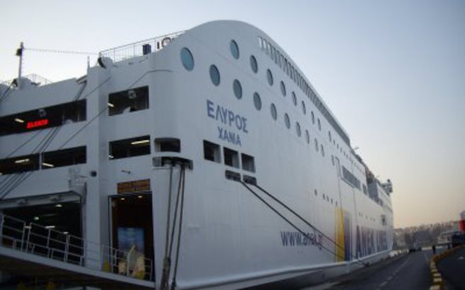 Με καθυστέρηση το ΕΛΥΡΟΣ στο λιμάνι της Σούδας