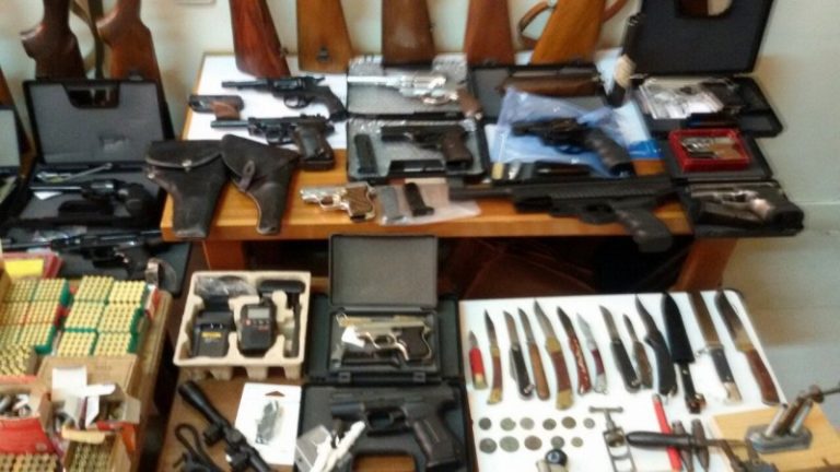 Εξάρθρωση διεθνούς κυκλώματος διακίνησης όπλων – Και Κρητικοί στο… πελατολόγιο