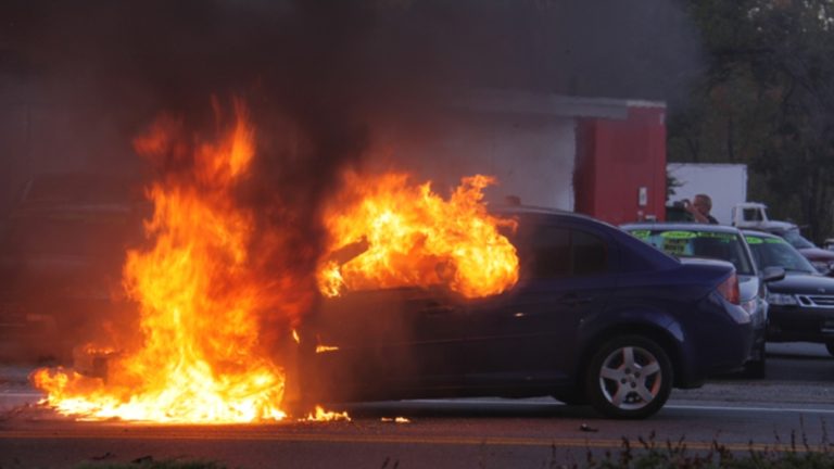 Χανιά: Φωτιά εν κινήσει σε αυτοκίνητο
