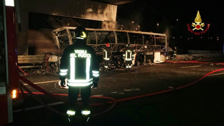 Ιταλία: Νεκροί μαθητές σε δυστύχημα με λεωφορείο (video)